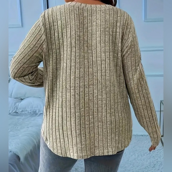 Women's V-Neck Ribbed Short Sleeve Top - Gray - Picture 4 of 4